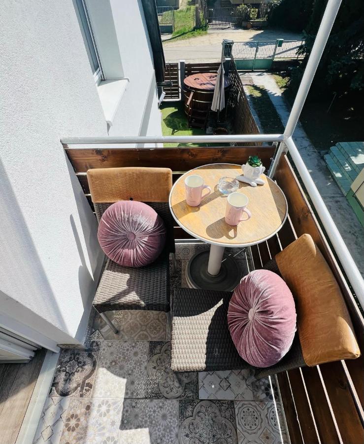 Balcsitthon Apartmanok Сиофок Екстериор снимка